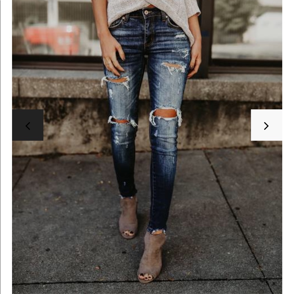 VICI Universal Distressed Frayed Skinny Jean